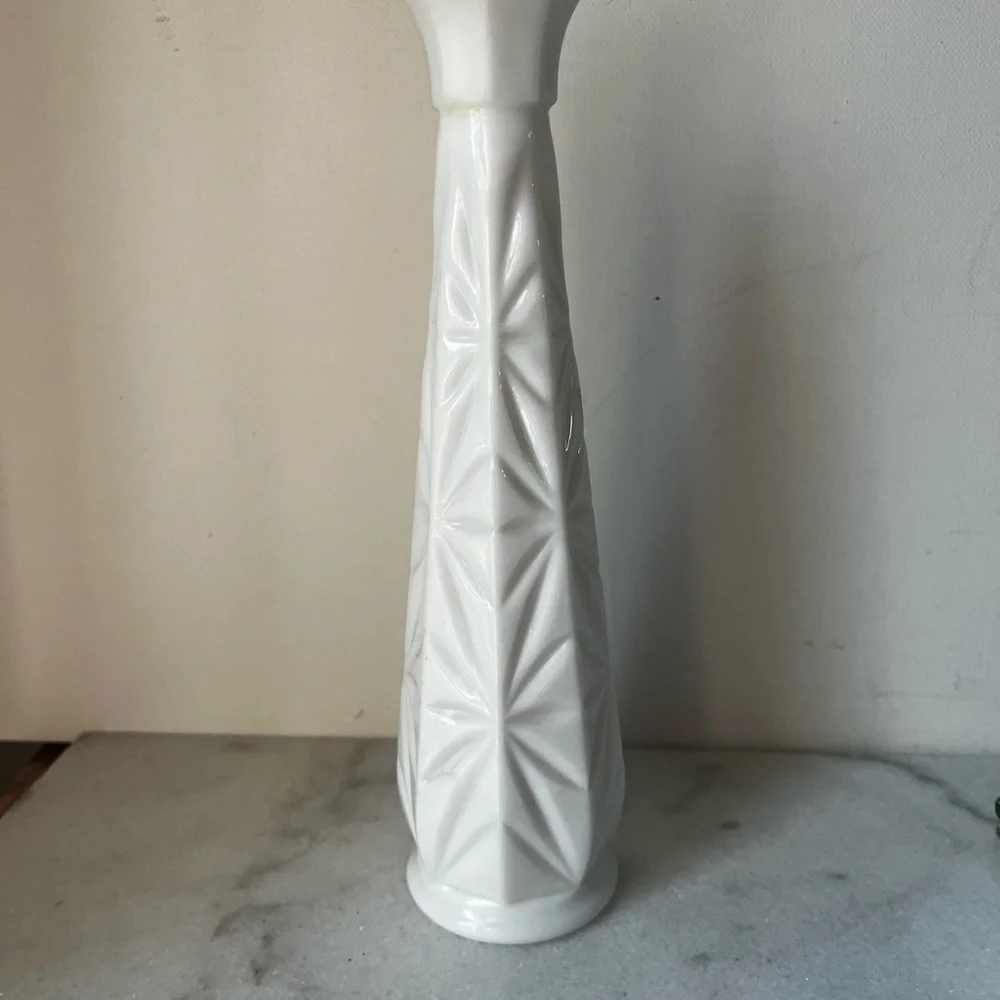 Vintage milk glass Vintage Milk Glass Snowflake Bud Vase 8.7”.